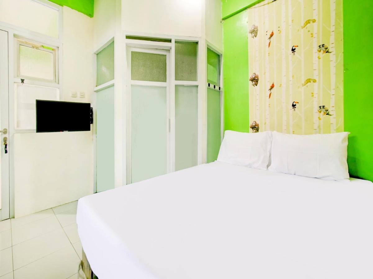 Oyo Life 3103 Opo Homestay & Kost Malang Exterior foto