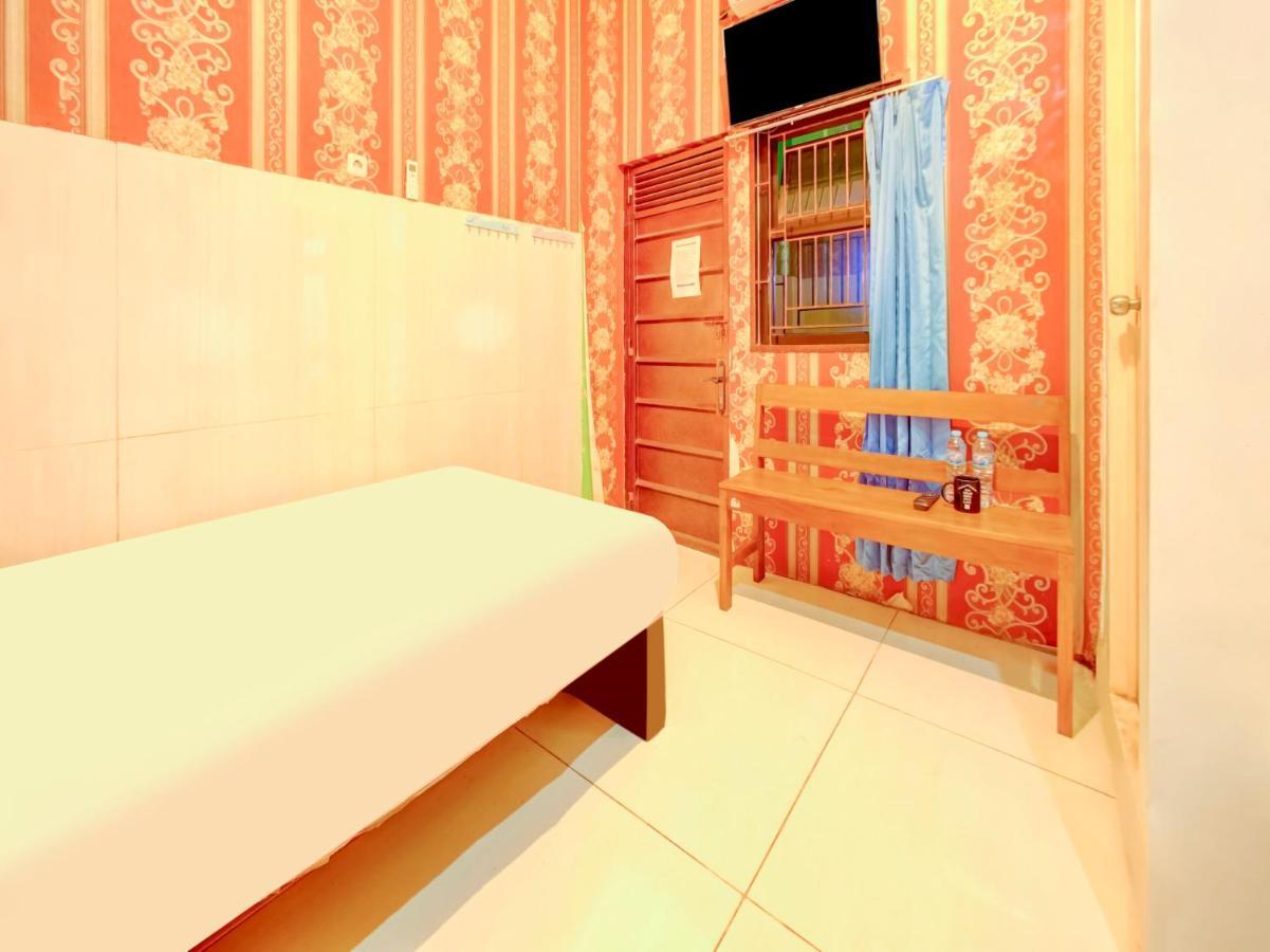 Oyo Life 3103 Opo Homestay & Kost Malang Exterior foto