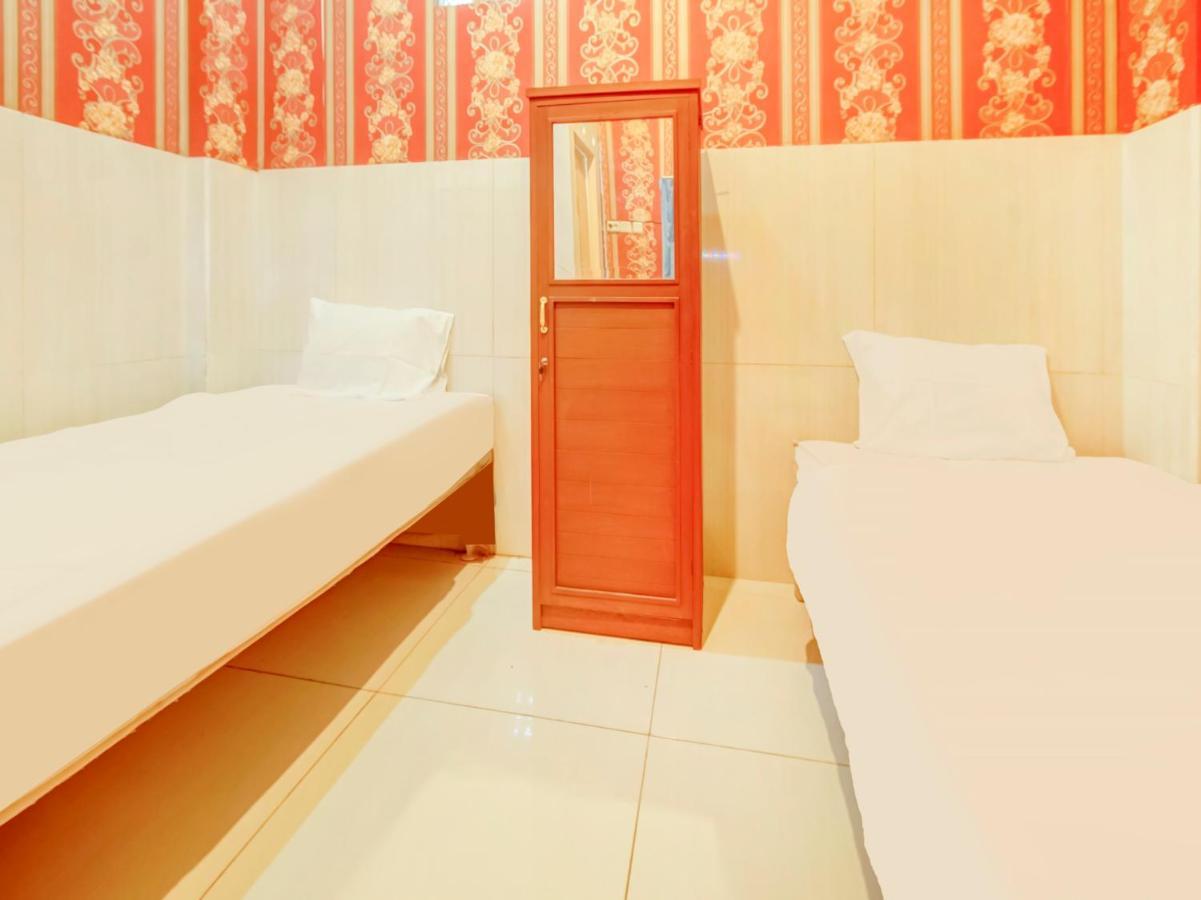 Oyo Life 3103 Opo Homestay & Kost Malang Exterior foto