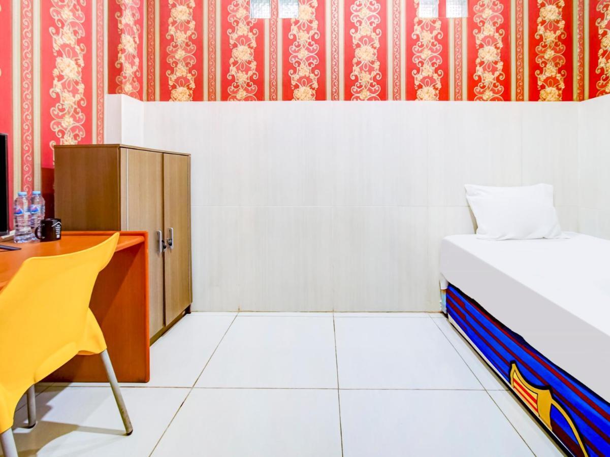 Oyo Life 3103 Opo Homestay & Kost Malang Exterior foto