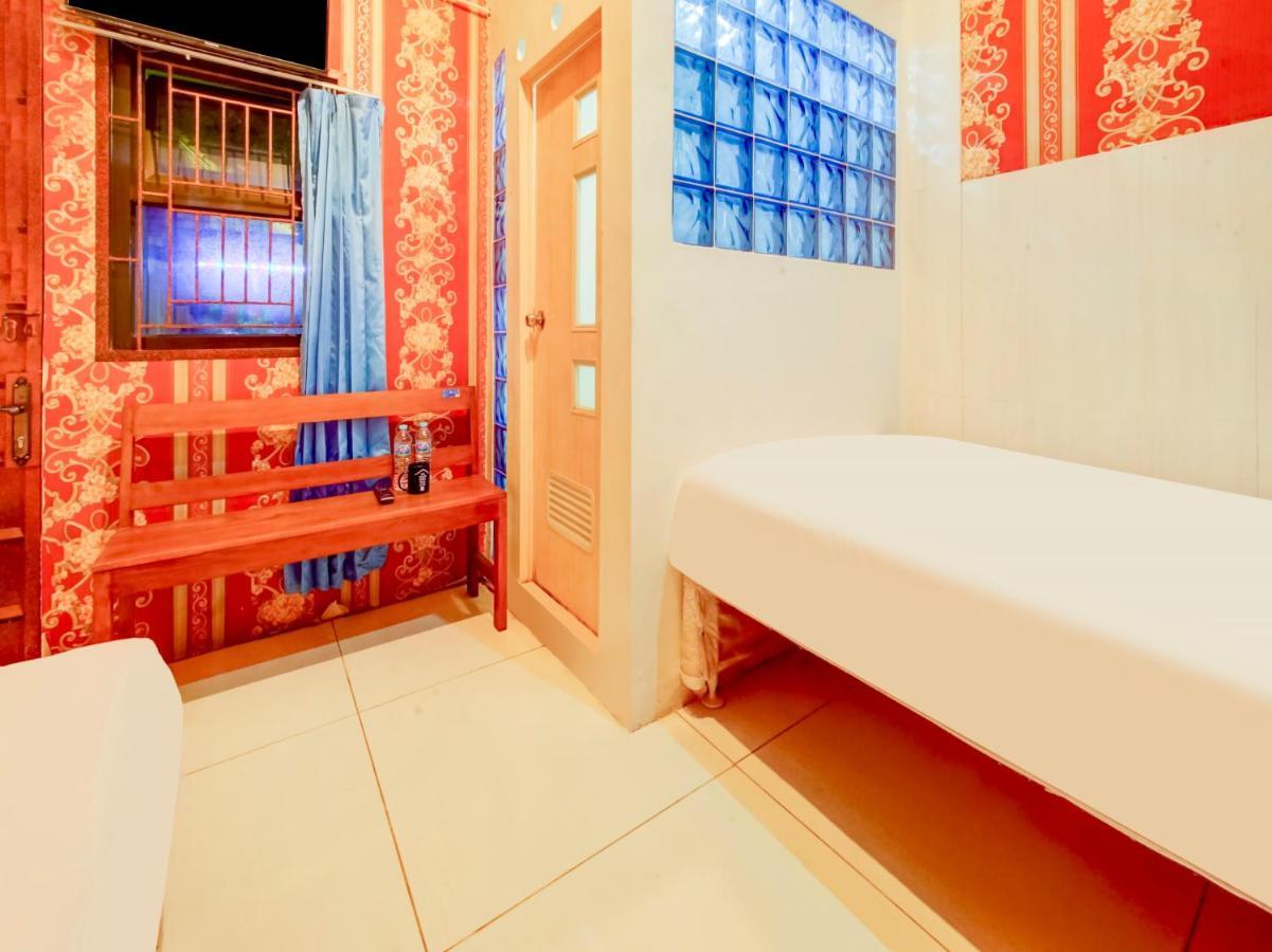 Oyo Life 3103 Opo Homestay & Kost Malang Exterior foto